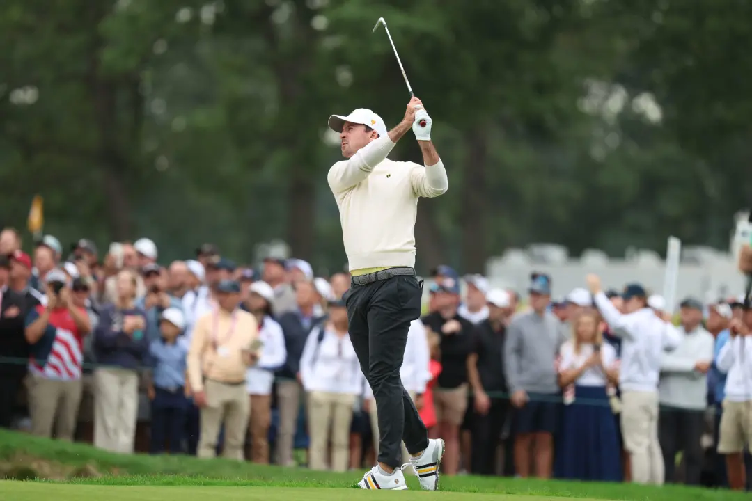 Nick Taylor derrubou Scottie Scheffler e Sam Burns, 1 up, no debut da Presidents Cup. Fico pensando no peso de um momen…