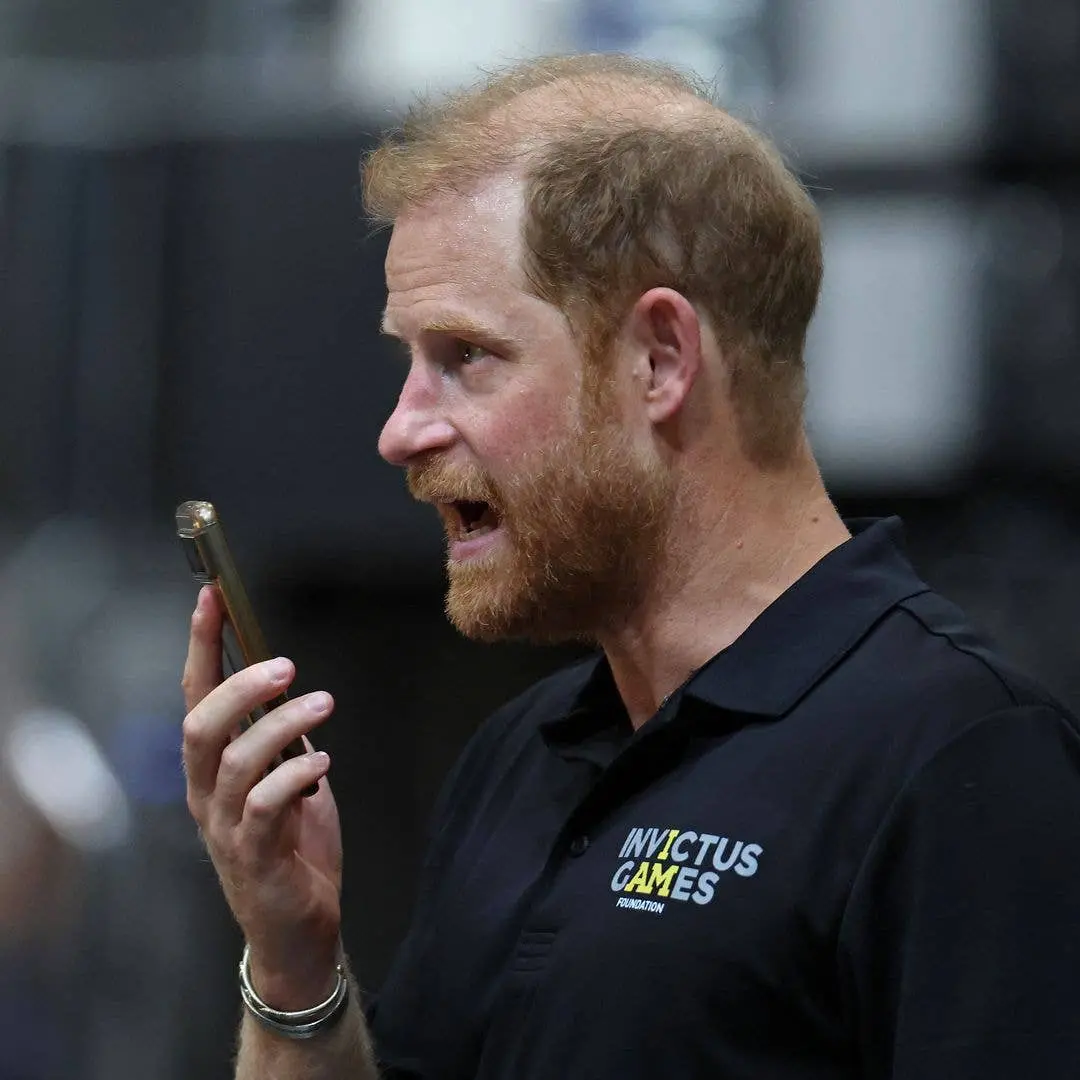 Prince Harry ligou pra Meghan Markle logo depois de fazer um salto de paraquedas caridade no Canadá em homenagem a um v…