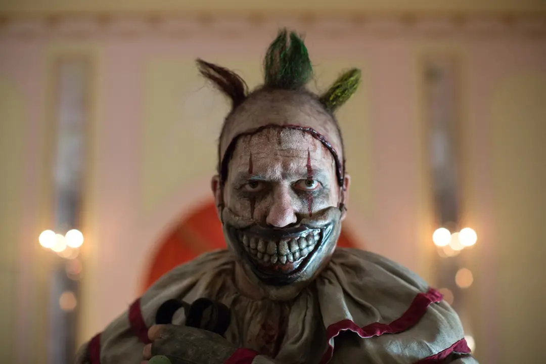 American Horror Story volta com a temporada 13, trazendo personagens como Constance Langdon e Madison Montgomery. Essa …