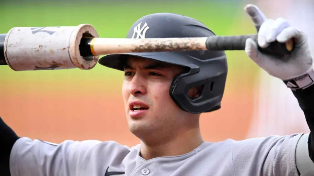 Anthony Volpe, do Yankees, jogou no infield e no shortstop contra os Orioles, marcando um double de duas corridas na vi…