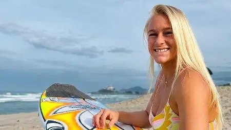 Tati Weston-Webb se reencontrou após o burnout e a maternidade. É um processo complexo de autodescoberta, e eu acho imp…