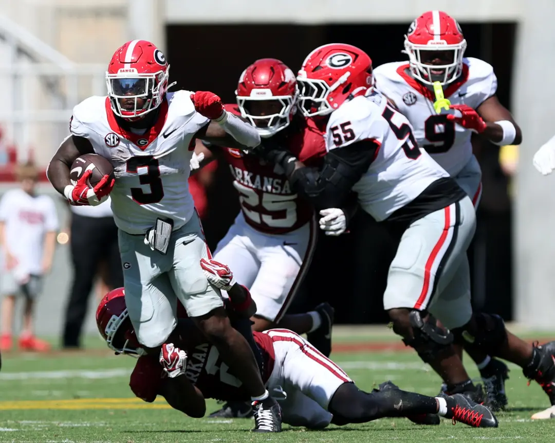 Nate Frazier, corredor do Georgia Bulldogs, está listado como duvidoso para o jogo contra Oklahoma, devido a uma lesão …