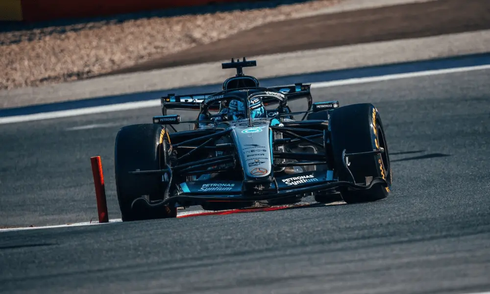 George Russell vence o GP do Azerbaijão, sua terceira vitória na temporada, enquanto Kimi Antonelli sobe para a quinta …