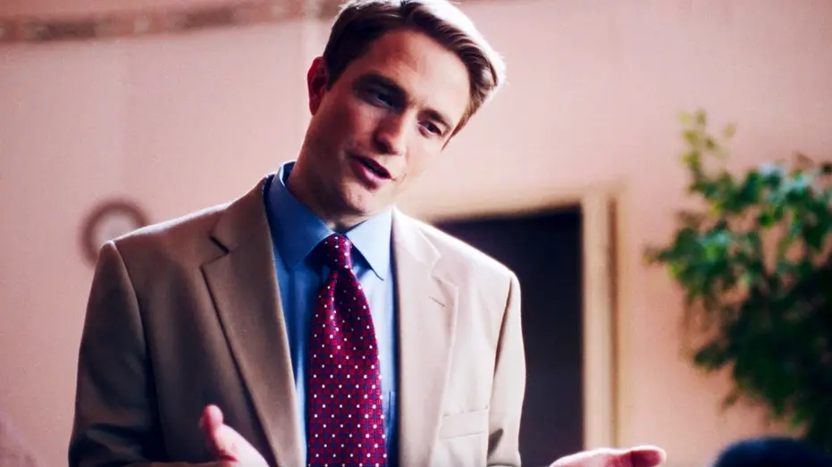 Robert Pattinson no filme Primetime imita o Chris Hansen, personagem de To Catch a Predator, numa dramatização adaptada…