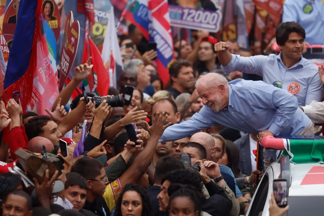 Decreto do presidente Lula proíbe jogos de azar na internet no Brasil. A medida visa frear a crise de dívida e adicção …