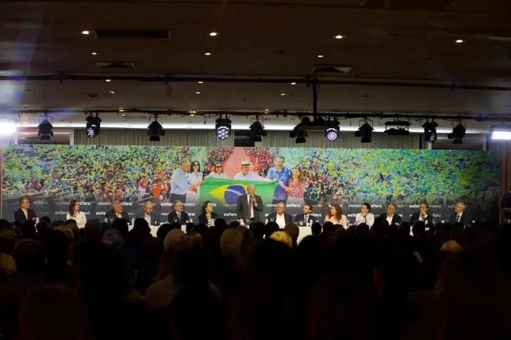 São Paulo recebeu mais de 700 pessoas para o encontro de Lula com empresários, mas o foco foi mais pedido de voto do qu…