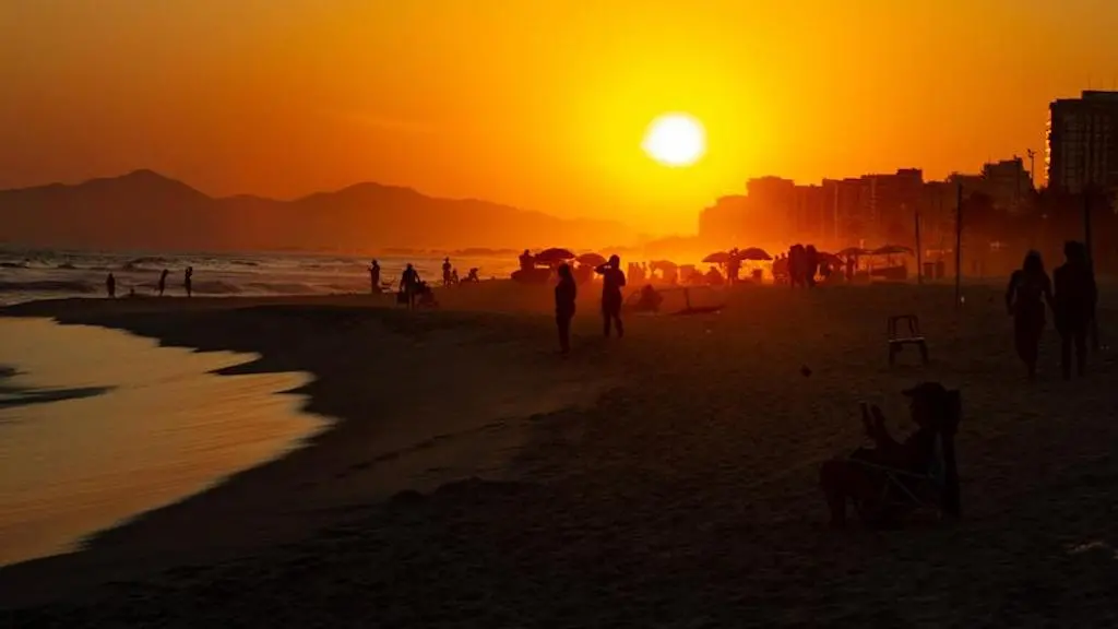 Alerta vermelho de onda de calor atinge grande parte do país, com previsão de temperaturas acima de 40 graus em alguns …