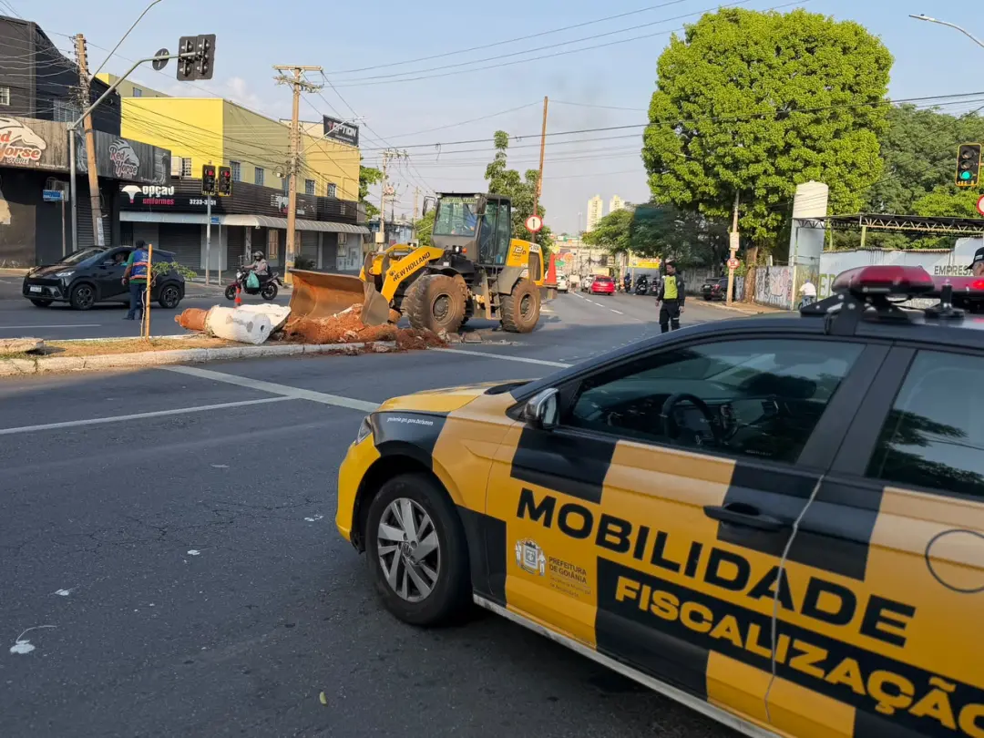 Mabel iniciou obra de readequação viária na Rua 240 com Avenida T-2 no Setor Coimbra. A mudança vai abrir três faixas, …