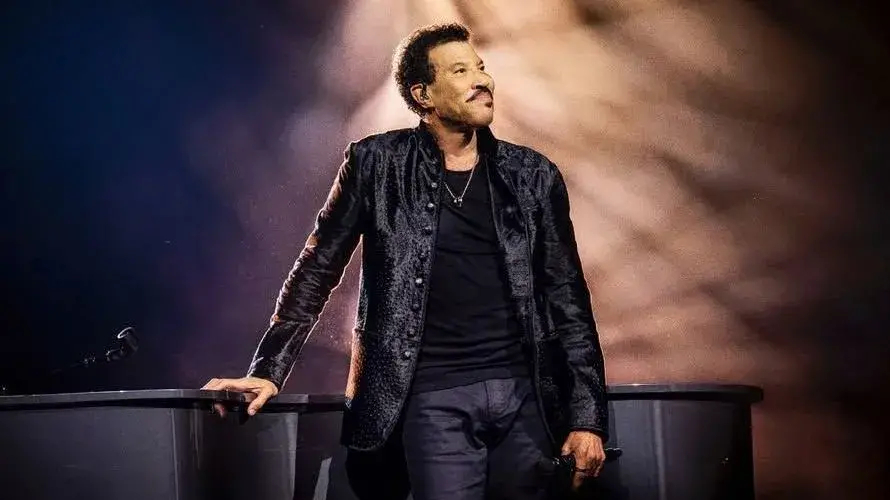 Lionel Richie vai voltar como jurado do American Idol na próxima temporada. Isso aconteceu em uma apresentação em Nashv…
