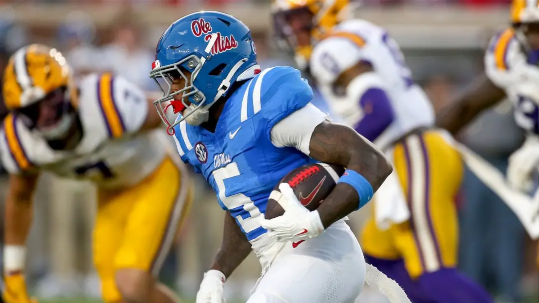 Kewan Lacy fora do jogo contra Florida, no jogo classificado da Ole Miss. Faltar o corredor principal tira uma peça cha…