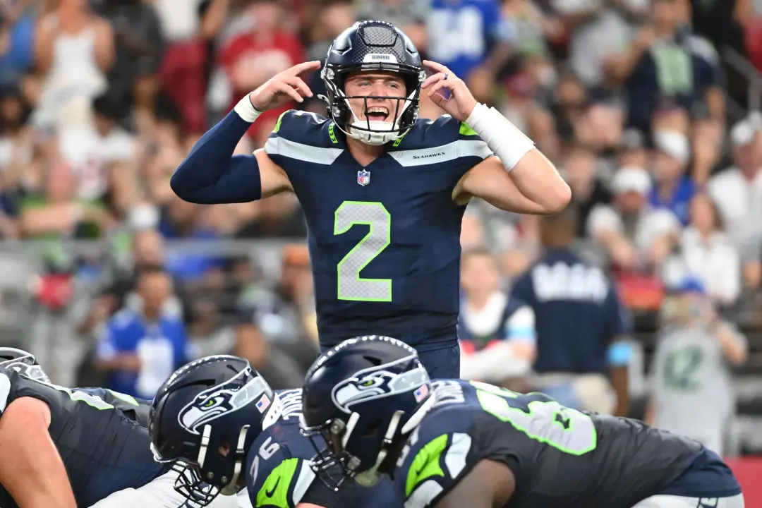 Drew Lock no banco dos Seahawks enquanto Sam Darnold volta a titular. Trocar ele seria arriscado para um time que busca…