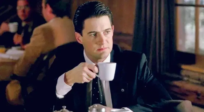 Um cartão de colecionador de Twin Peaks com assinatura de David Lynch e Kyle MacLachlan vendeu por 3.875 dólares num le…