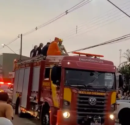Cortejo do deputado Amilton Filho pelas ruas de Anápolis neste sábado. A despedida do parlamentar, acompanhada por amig…