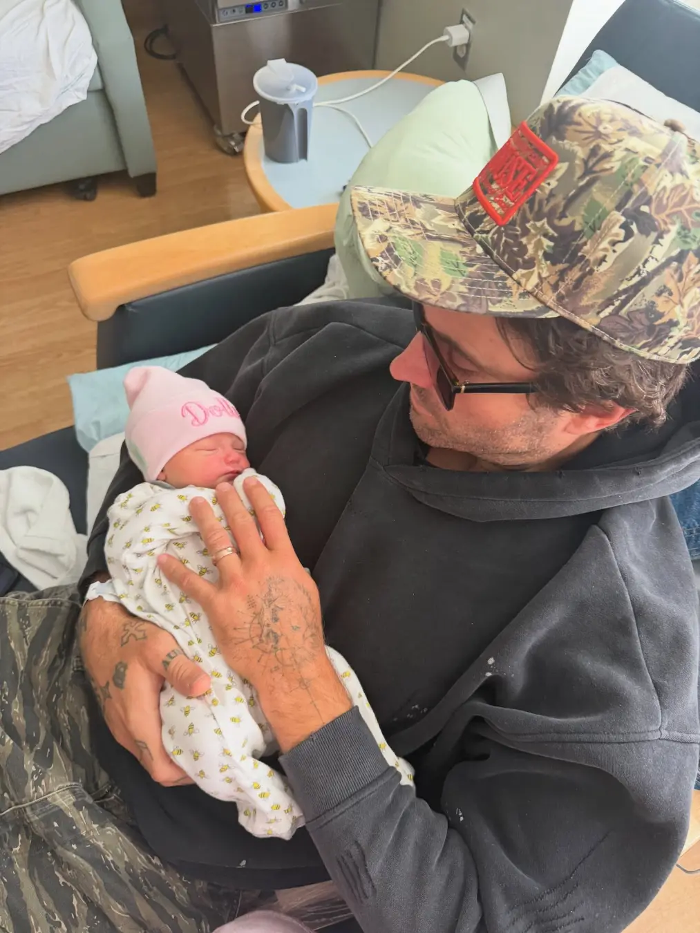 Dolly Jane Jenner nasceu dia 21 de setembro de 2026, a segunda filha de Brody Jenner e Tia Blanco. Ver a família cresce…