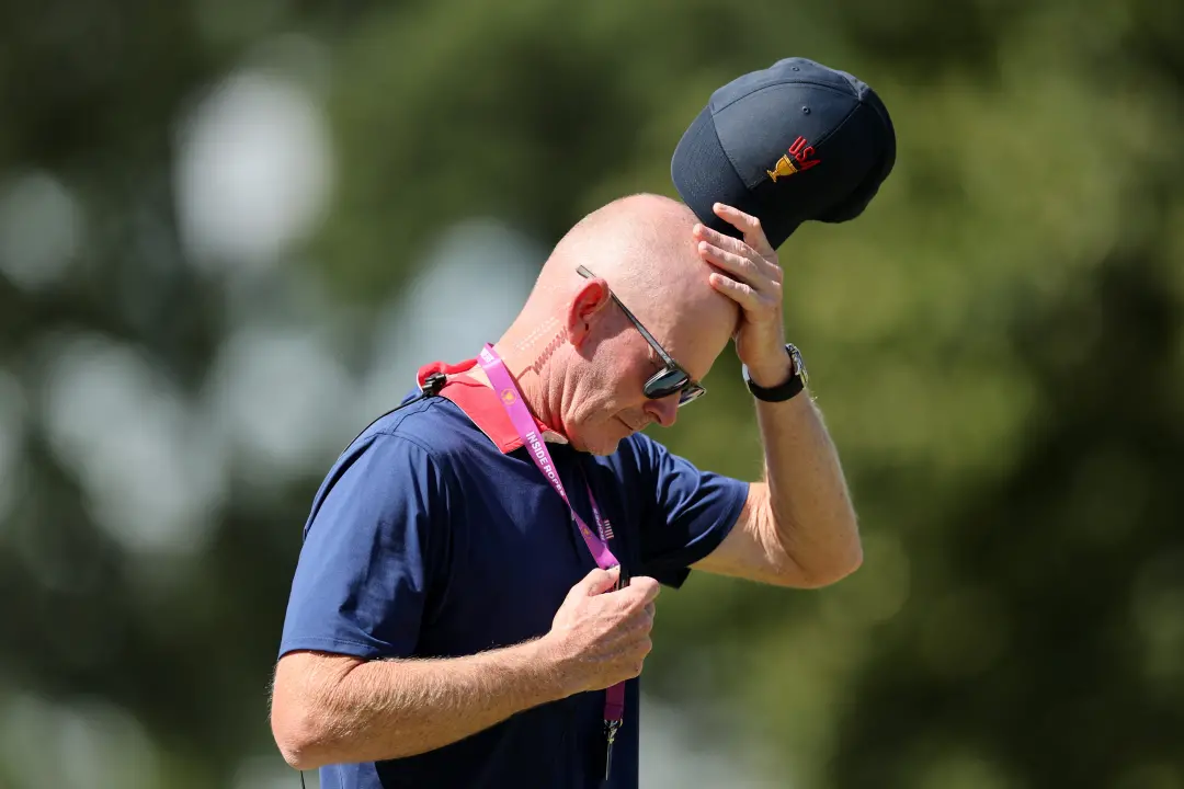 Brandt Snedeker, capitão americano, pode virar o primeiro capitão dos EUA a perder a Presidents Cup desde 1998, com o t…