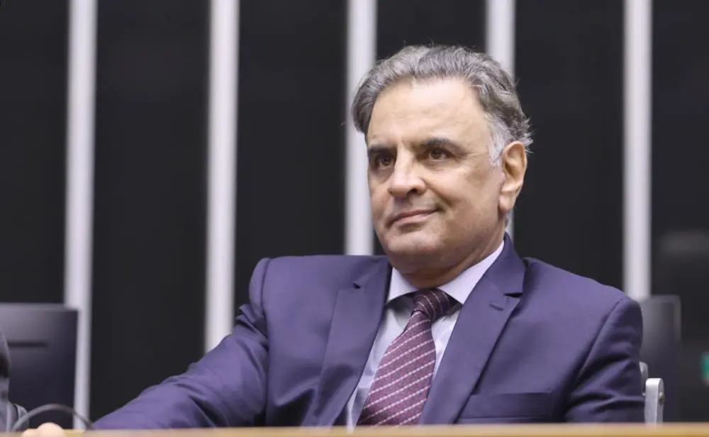 Aécio Neves usou a bandeira do fim da escala 6x1 em sua disputa pelo Senado em Minas Gerais. Ele defende a aprovação da…