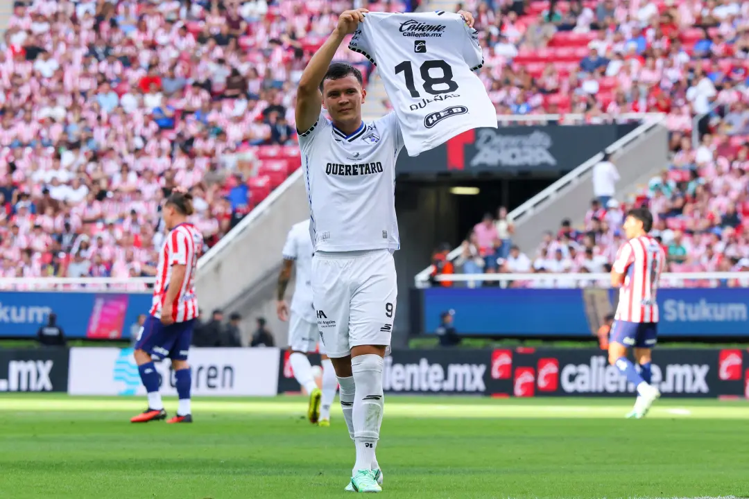 Queretaro venceu Chivas por 2 a 0 em Guadalajara, tirando o time de casa da invencibilidade na Apertura 2026. As falhas…