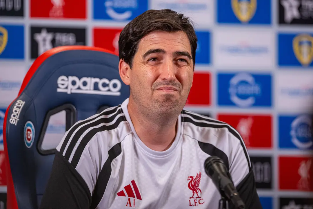 Roald Araujo, zagueiro do Uruguai, está fazendo impacto grande no Liverpool, e pode ser que o clube acione a opção de c…