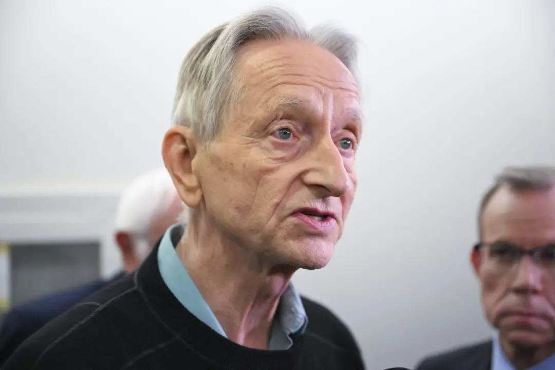 Geoffrey Hinton, Padrinho da IA, avisou no Capitólio americano que sistemas de inteligência artificial podem acabar com…
