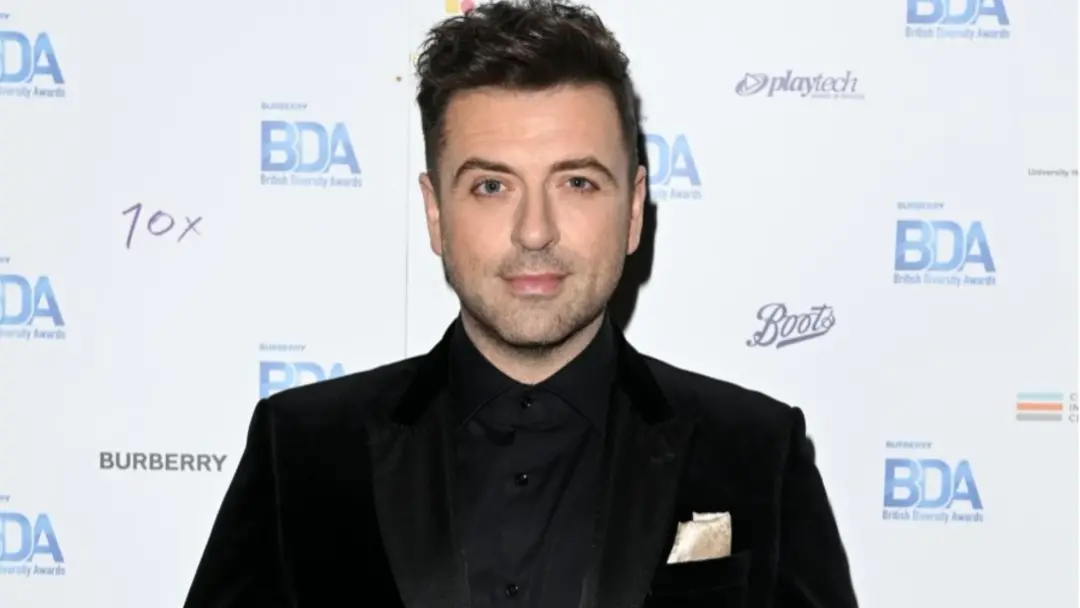 Mark Feehily, astro do Westlife, está processando um cirurgião por alegar que uma cirurgia bariátrica deu errado e o de…