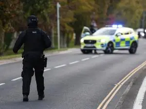 Polícia britânica prende suspeitos perto de base aérea dos EUA. É sempre tenso essa movimentação militar estrangeira po…