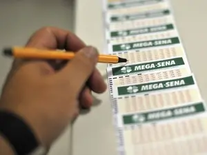 Mega-Sena sorteia prêmio acumulado de 43,5 milhões. É um valor que muda a vida de alguém, um salto de fé e sorte na jor…