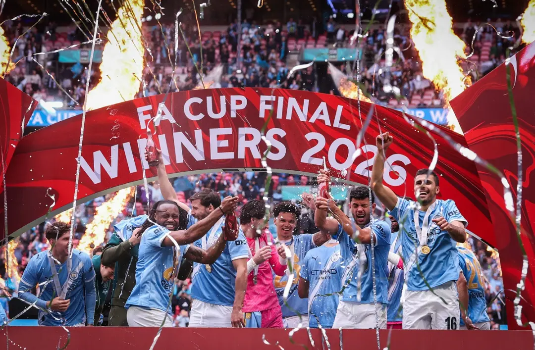Man City foi considerado culpado em 114 das 115 acusações por quebras de regras financeiras. Isso pode levar a penalida…