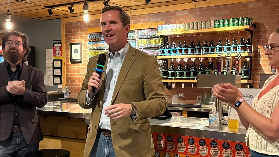 Andy Beshear defendeu seu histórico sobre temas trans na CNN ao ser cobrado pelo veto de Kentucky a um projeto de lei q…