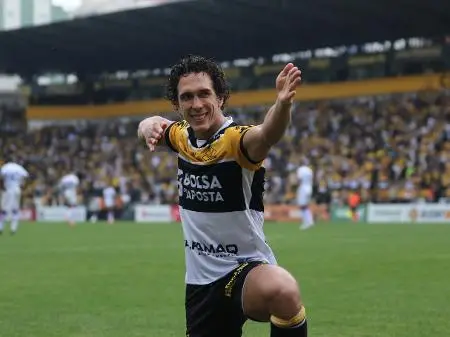 Criciúma venceu Avaí no clássico catarinense e garantiu a quinta posição na Série B. A vitória mostra a força do time n…