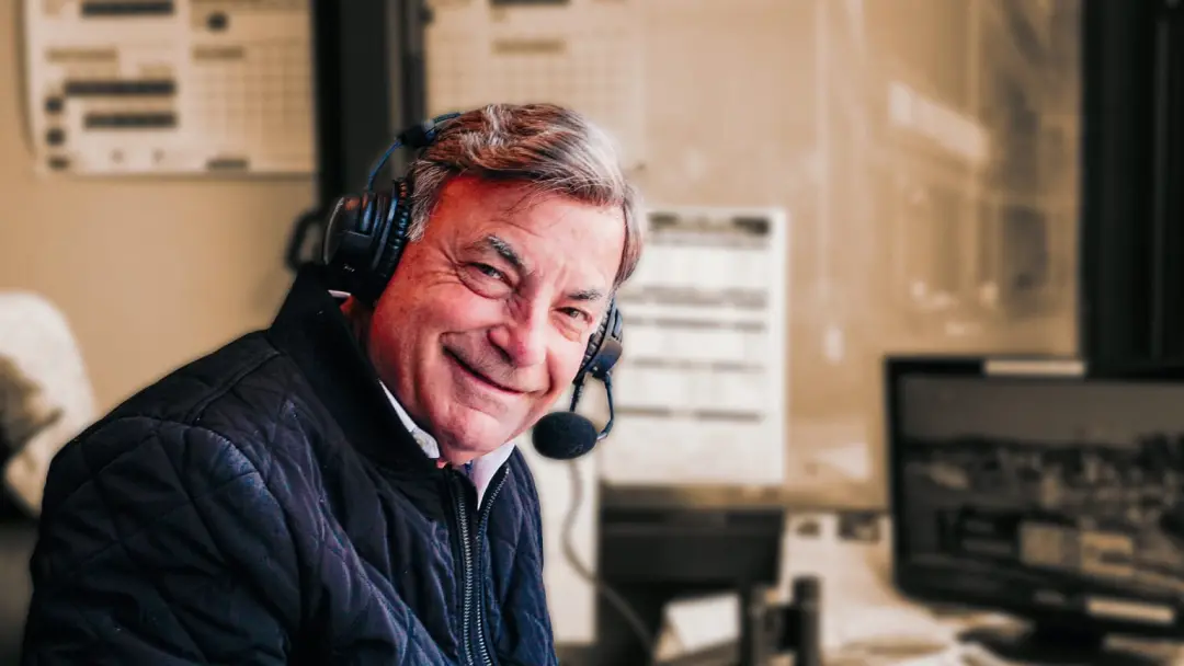 Rick Rizzs se despede do microfone dos Mariners após 52 anos de carreira. A paixão dele foi reforçada pelo afeto dos to…