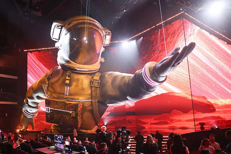 Los Angeles teve a entrega dos Moon Person na MTV VMAs 2026 no Peacock Theater. A lista completa de indicados e vencedo…