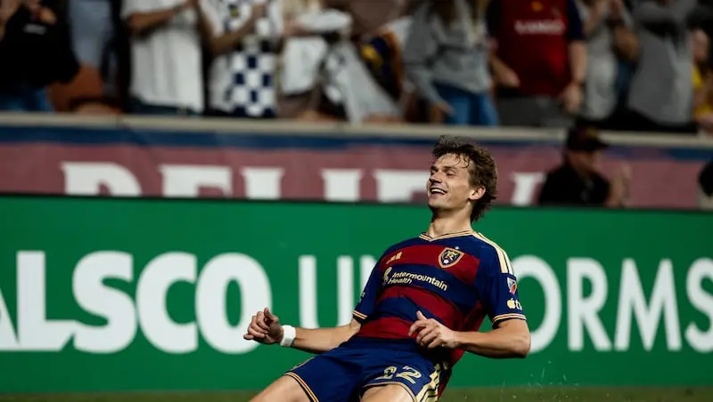 Real Salt Lake quebrou uma sequência de 13 jogos sem vitória ao vencer o New England Revolution por 3 a 0. É bom ver a …