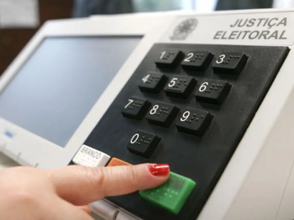 Quatro de outubro, primeiro turno das Eleições 2026, o deputado federal do Paraná é o primeiro cargo a ser votado. É pr…
