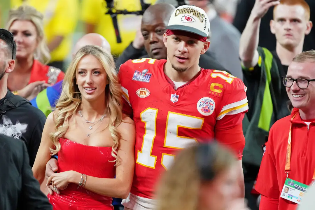 3-0. Chiefs venceram Dolphins em casa, com a vitória chegando em 24 a 10. O time tá forte, mas o próprio Mahomes sentiu…