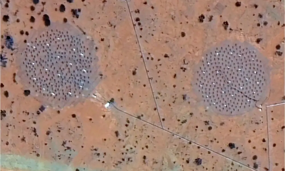 Antenas do Square Kilometer Array na Austrália, espelhadas no padrão de girassol, mostraram um ponto cego na coleta de …