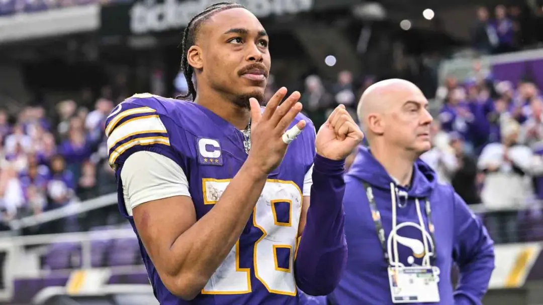 Justin Jefferson sofreu uma lesão no tornozelo domingo durante a vitória dos Buccaneers. O técnico disse que ele estava…