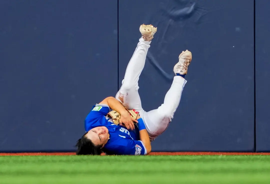 Um concurso de haicais para os Blue Jays de 2026 está aberto, pedindo poemas de 5 por 7 por 5 sílabas sobre o time. A i…