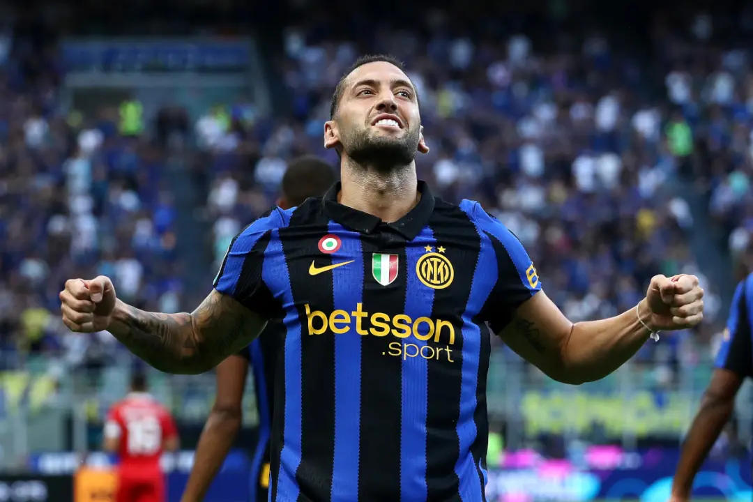 Juventus acompanha a situação do contrato de Hakan Calhanoglu no Inter, que expira em junho de 2027. O clube italiano o…