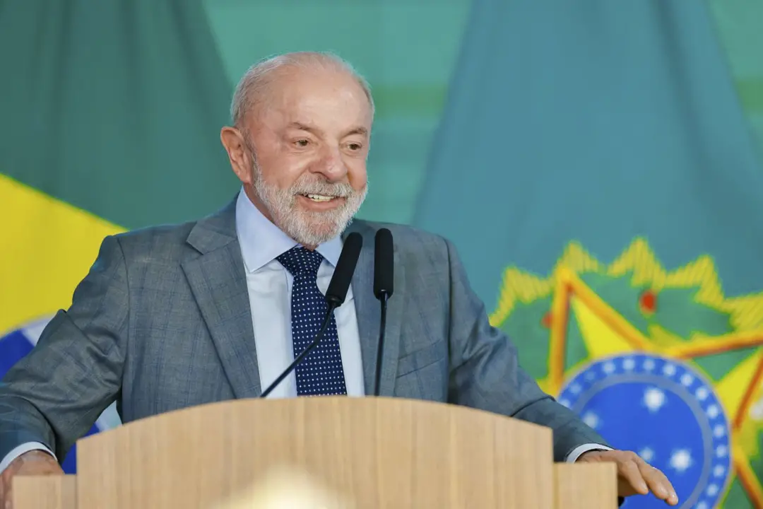 Mulheres e eleitores de baixa renda mostram avanço para Lula, subindo de 37% para 40% e 49% para 52% respectivamente. A…