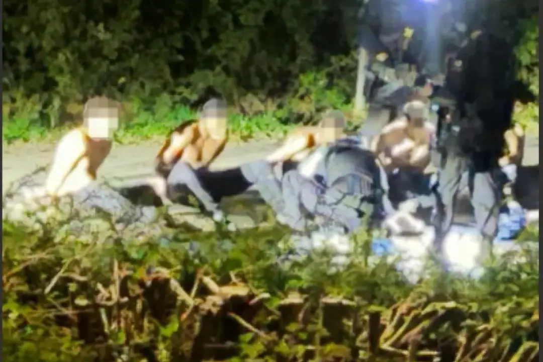 Fazendeira fez a denúncia que levou à prisão de cinco homens suspeitos de terrorismo perto da base aérea da RAF Fairfor…