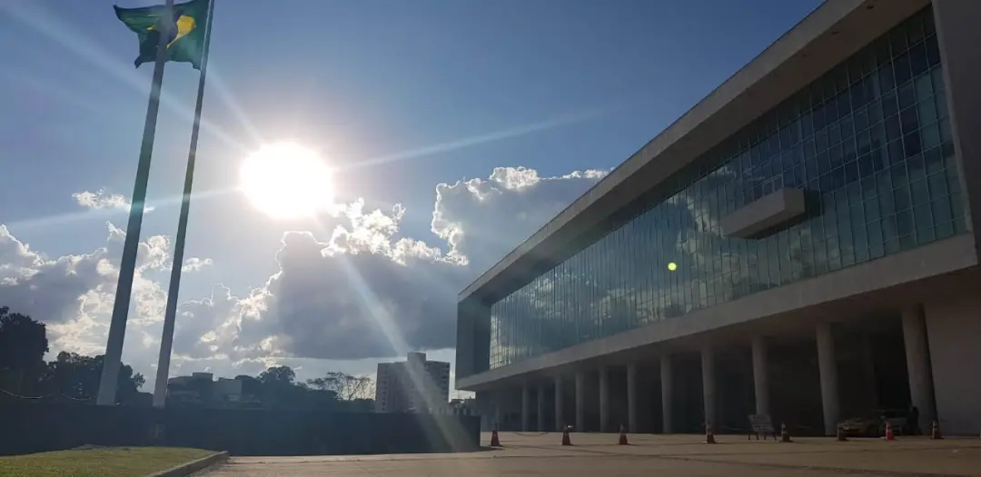 Requião Filho participou de três entrevistas e reunião com sindicato no Palácio Iguaçu do Paraná. É importante que os c…
