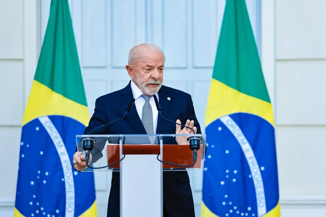A pesquisa Quaest mostra aprovação de 46% pra Lula, mas a desaprovação tá em 49%, seis dias antes do primeiro turno. O …