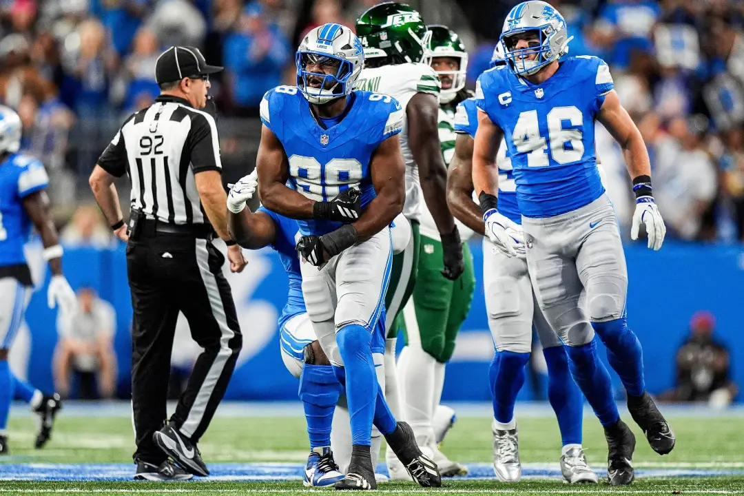 Fim de jogo nos Jets, na derrota contra os Lions, quando o Chuck Clark blitzou e fez um strip sack no Geno Smith em Det…