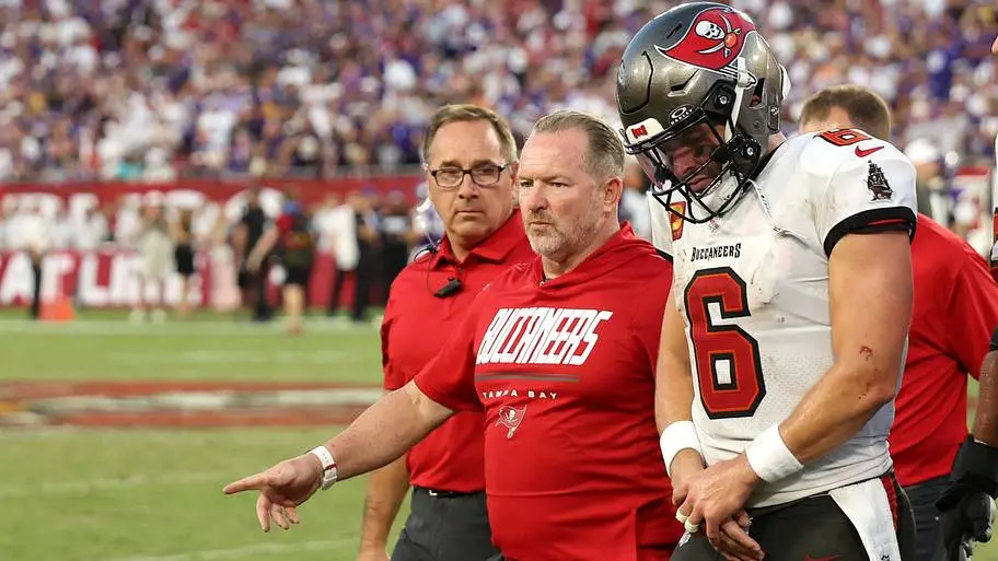 Baker Mayfield dislocou o polegar direito em jogo contra os Vikings, o que pode tirar ele de campo por um tempo. Assim,…