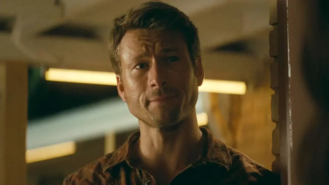 Glen Powell e Jenna Ortega no novo projeto de Jurassic World da Netflix. A série recria os elementos icônicos do filme …