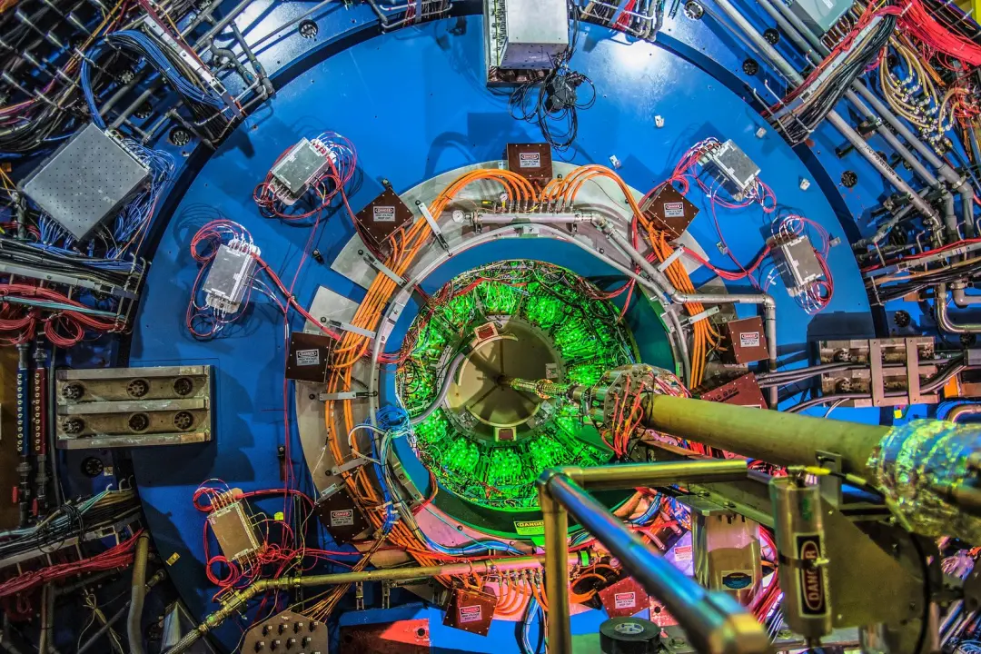 Relativistic Heavy Ion Collider em Long Island mostrou sinais de transição de fase do universo primitivo. É fascinante …