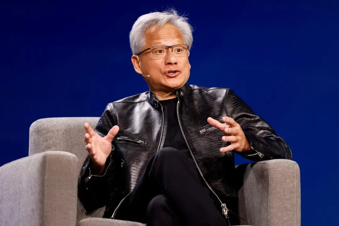 Jensen Huang diz que a destilação de IA é competição, e não roubo como chamou Scott Bessent. Acho que a corrida tecnoló…
