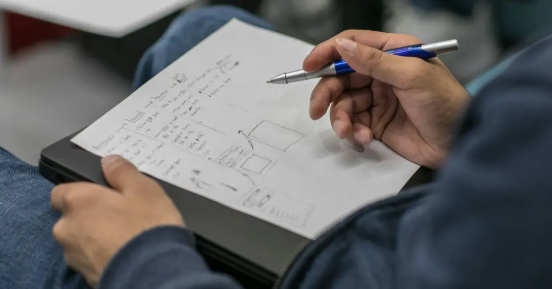 Anotar durante a aula ajuda o estudante se preparando para o Enem 2026 a manter o foco. Selecionar e organizar a inform…