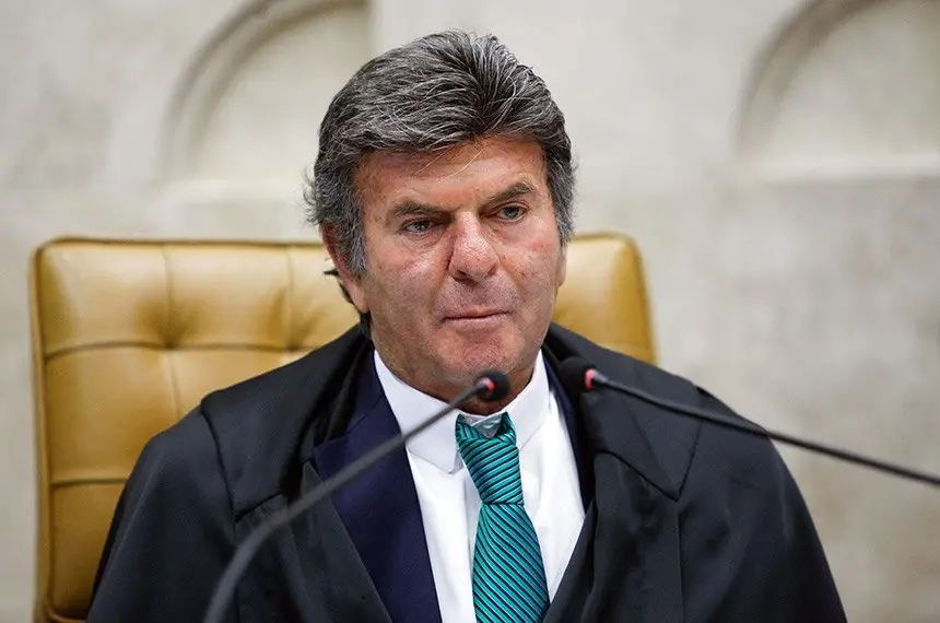 Ministro Fux suspendeu decisão do Ministro Dino em Brasília, que derrubava determinação do TSE sobre fake news sobre No…