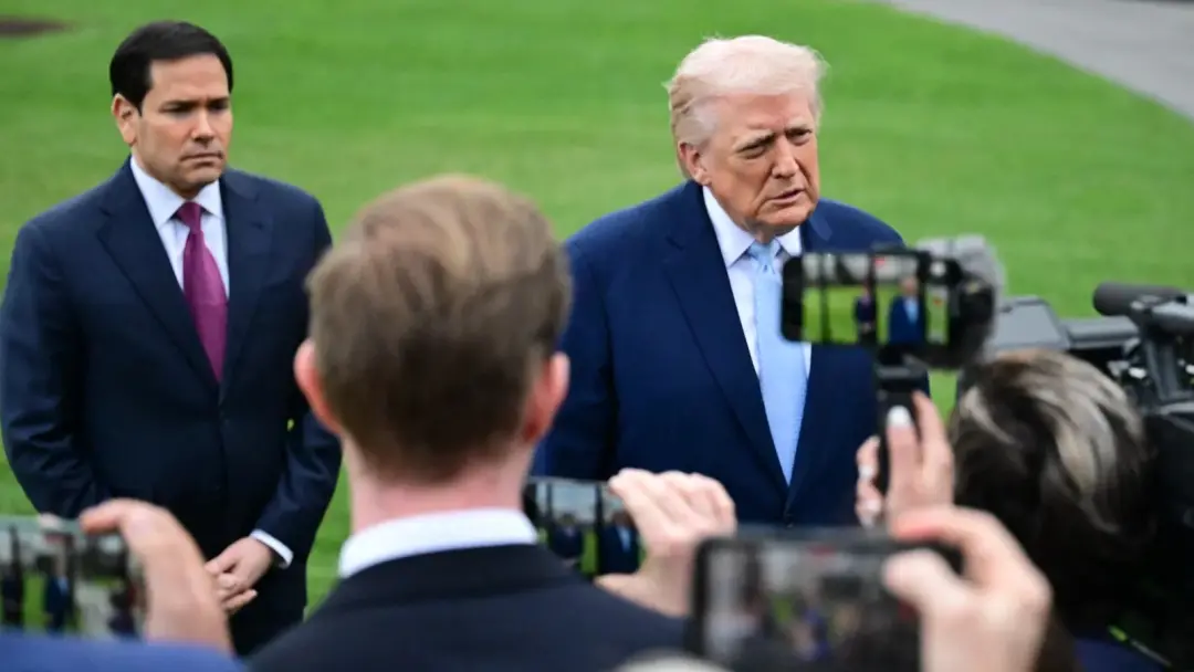 Neyland Stadium encheu para o jogo entre Texas e Tennessee, com presença do Donald Trump. A torcida lotou o estádio par…